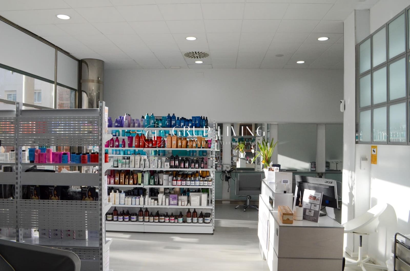 Commercial for rent in Sant Pere de Ribes - € 1,700 (Ref: 8897001)