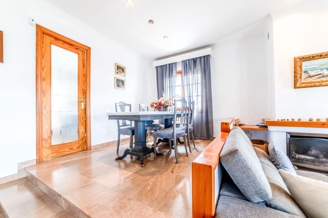 5 bedroom Villa for sale in Vilanova i la Geltrú with pool garage - € 715,000 (Ref: 8900225)