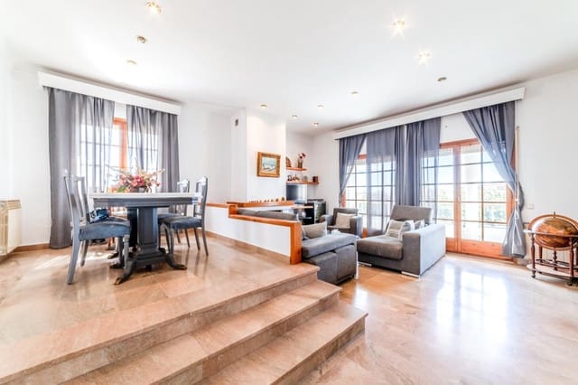 5 bedroom Villa for sale in Vilanova i la Geltrú with pool garage - € 715,000 (Ref: 8900225)