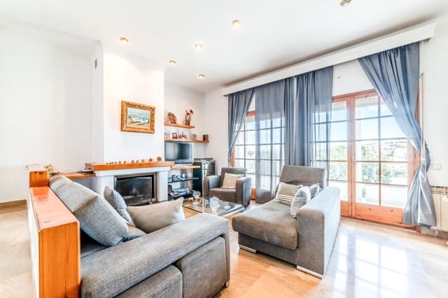 5 bedroom Villa for sale in Vilanova i la Geltrú with pool garage - € 715,000 (Ref: 8900225)