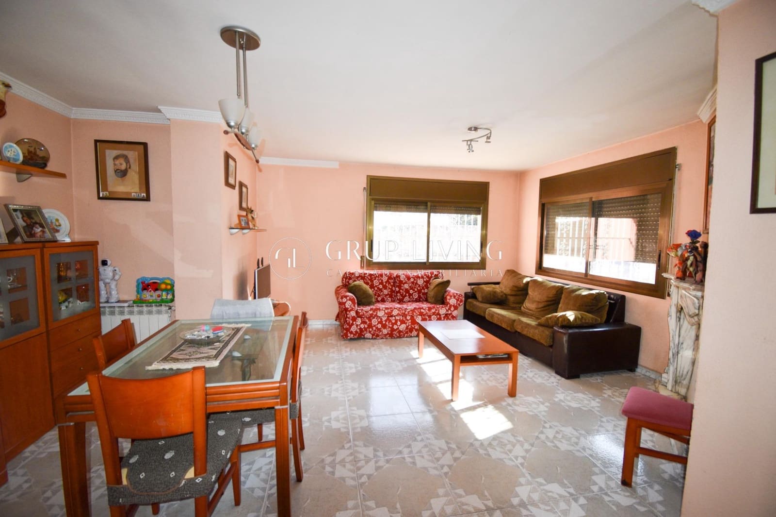 5 soveværelse Villa til salg i Canyelles med garage - € 318.000 (Ref: 8932186)