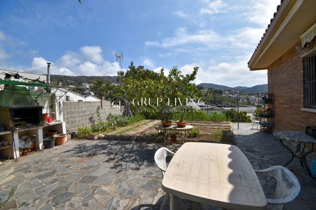 3 bedroom Villa for sale in Sitges with garage - € 685,000 (Ref: 8946755)