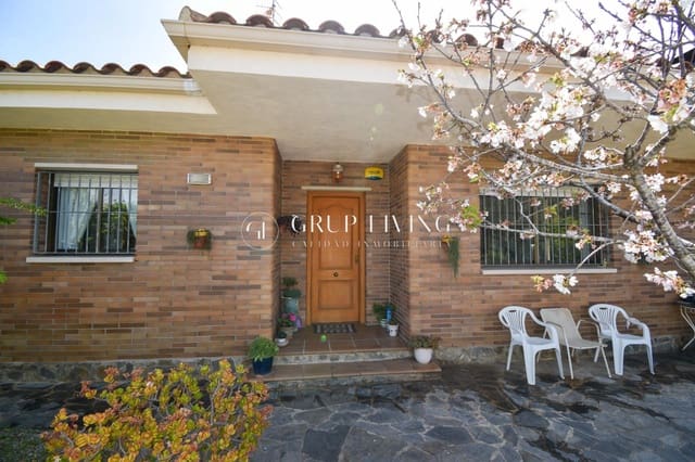 3 bedroom Villa for sale in Sitges with garage - € 685,000 (Ref: 8946755)