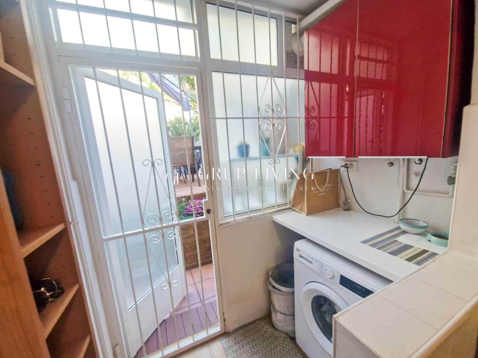 4 makuuhuone Omakotitalo vuokrattavana paikassa Sitges mukana uima-altaan 
autotalli - 2 250 € (Ref: 8954294)