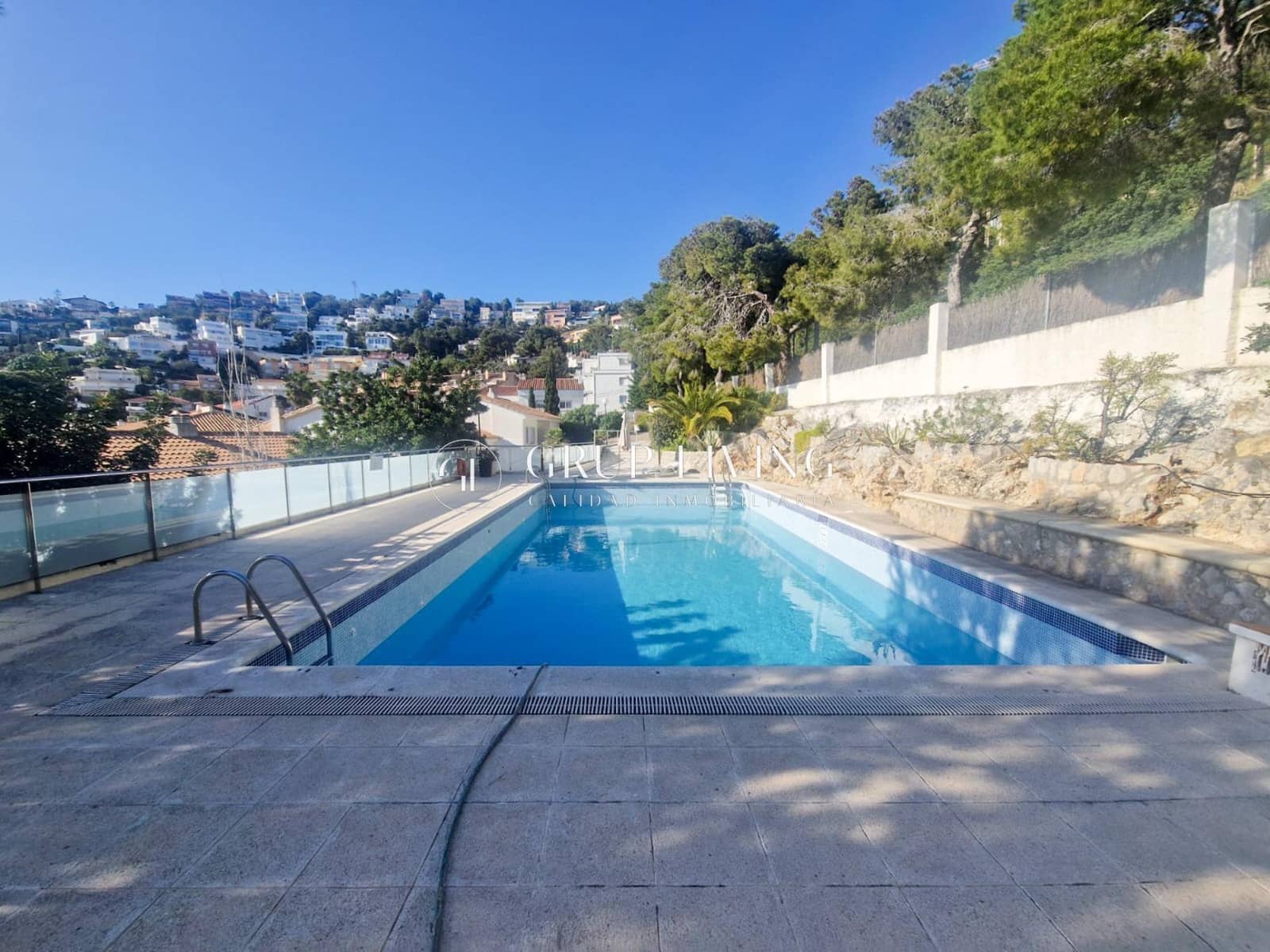 4 makuuhuone Omakotitalo vuokrattavana paikassa Sitges mukana uima-altaan 
autotalli - 2 250 € (Ref: 8954294)