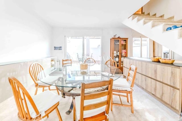 4 soveværelse Villa til salg i Sitges med swimmingpool garage - € 840.000 (Ref: 9023588)