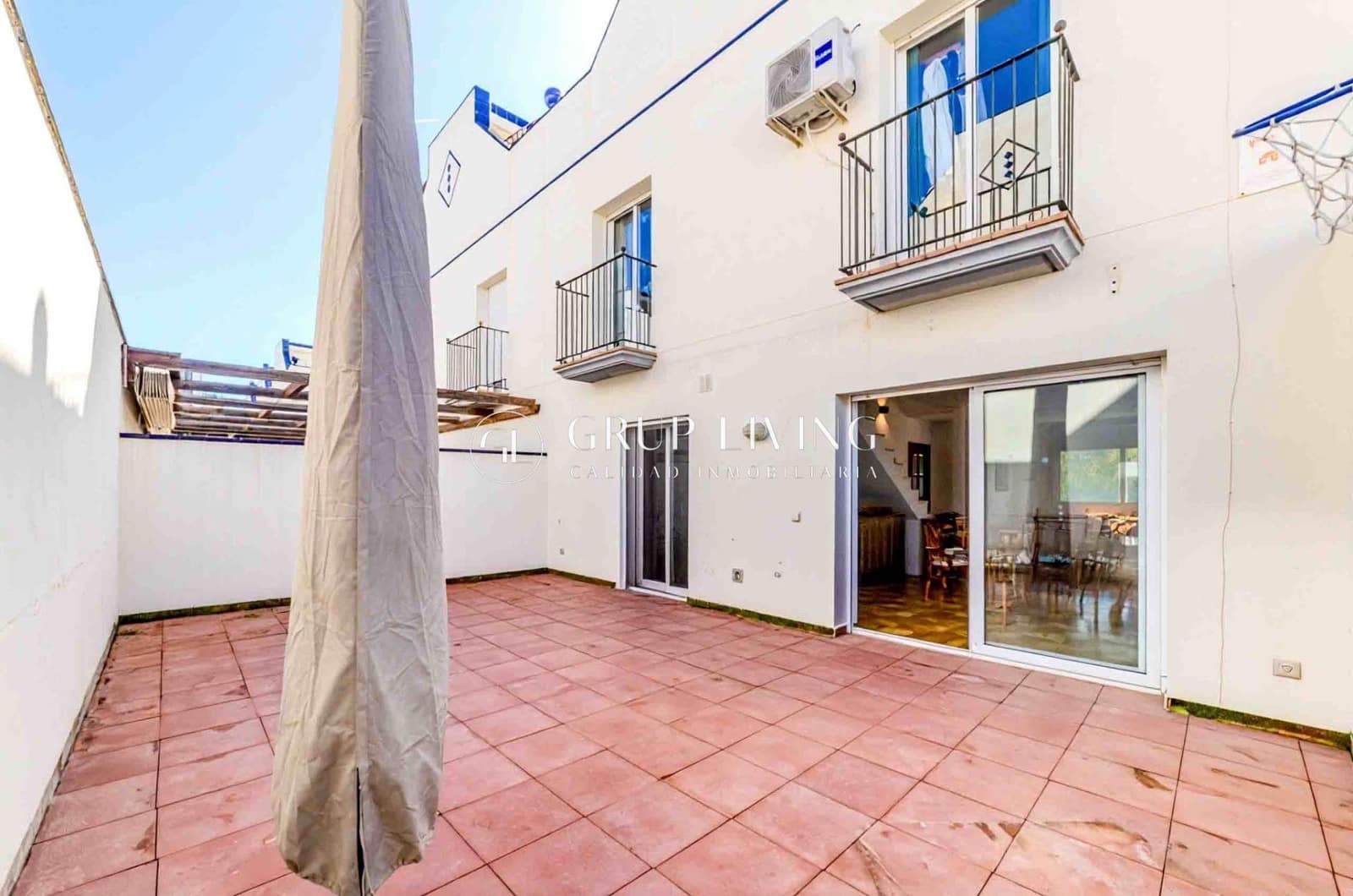 4 bedroom Villa for sale in Sitges with pool garage - € 840,000 (Ref: 9023588)