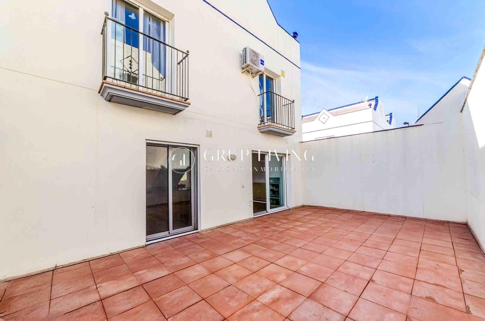 4 bedroom Villa for sale in Sitges with pool garage - € 840,000 (Ref: 9023588)