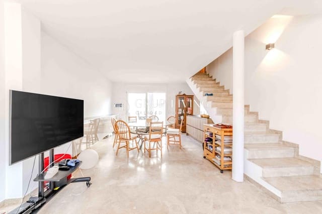 4 soveværelse Villa til salg i Sitges med swimmingpool garage - € 840.000 (Ref: 9023588)