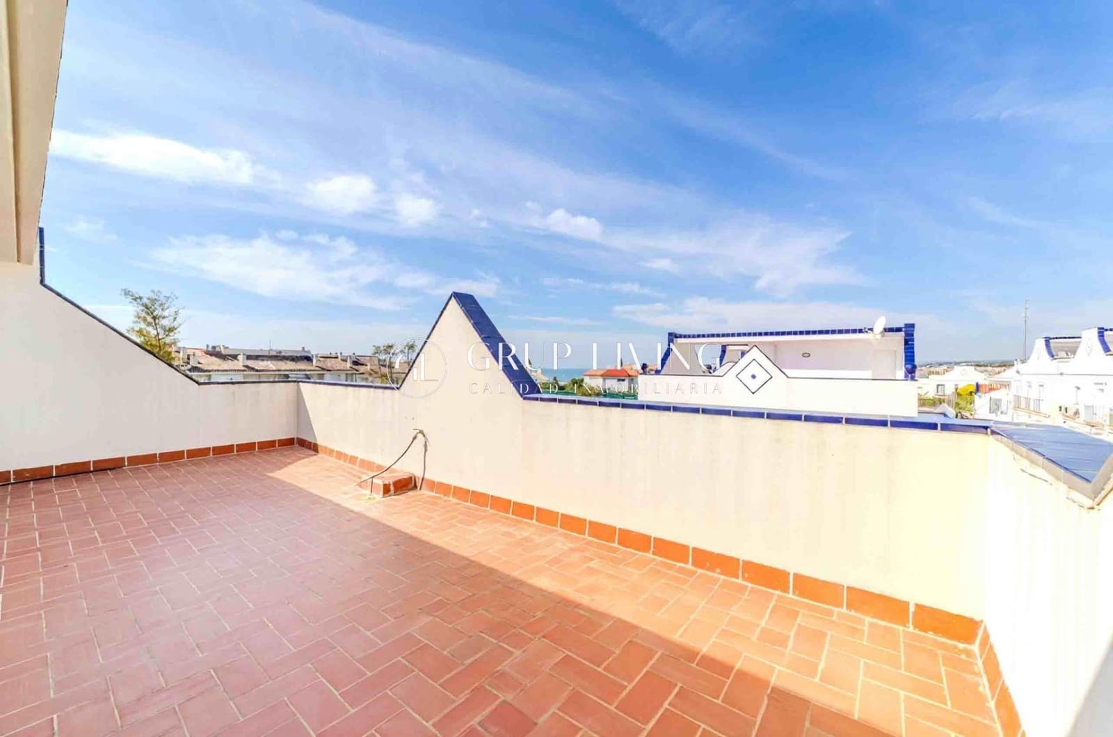 4 bedroom Villa for sale in Sitges with pool garage - € 840,000 (Ref: 9023588)