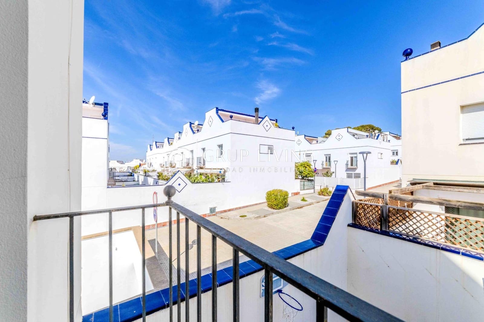 4 bedroom Villa for sale in Sitges with pool garage - € 840,000 (Ref: 9023588)