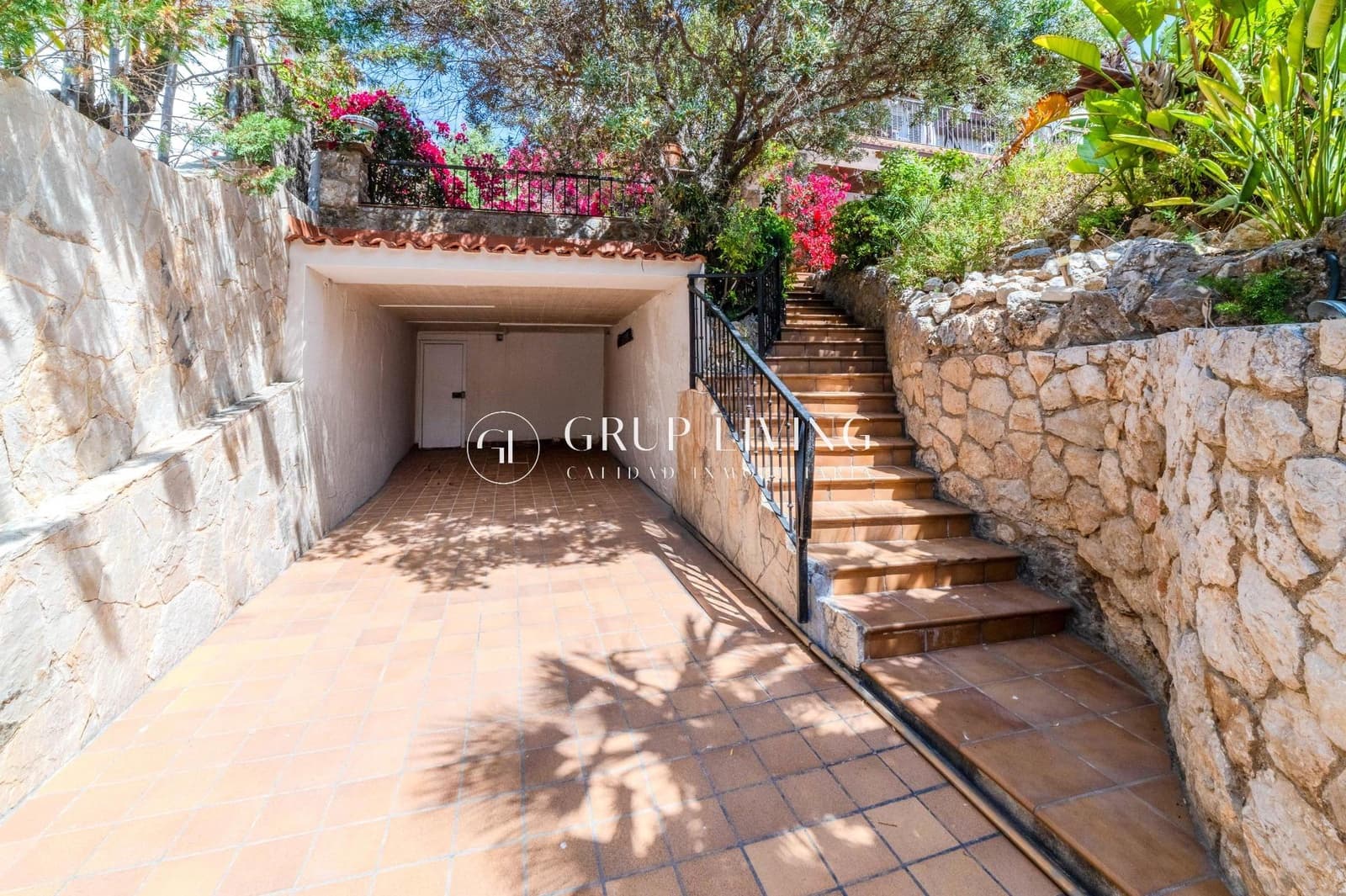 4 sovrum Villa till salu i Sitges med pool garage - 1 450 000 € (Ref: 9057707)