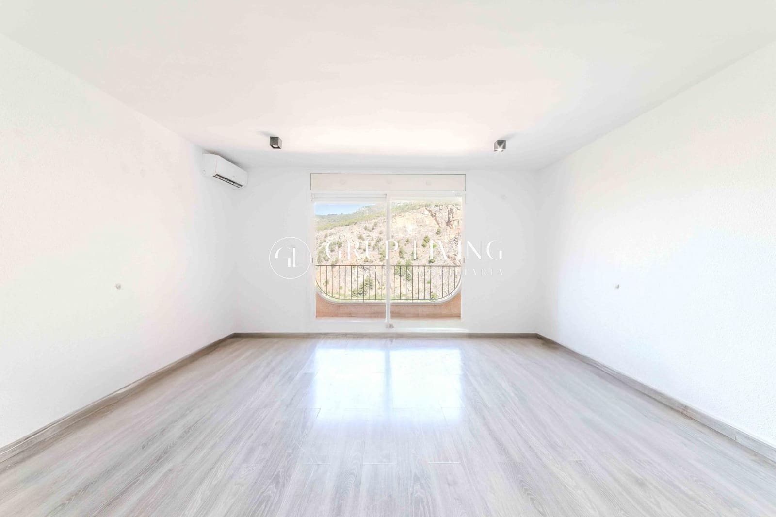 5 soveværelse Villa til salg i Les Botigues de Sitges med garage - € 512.000 (Ref: 9089893)