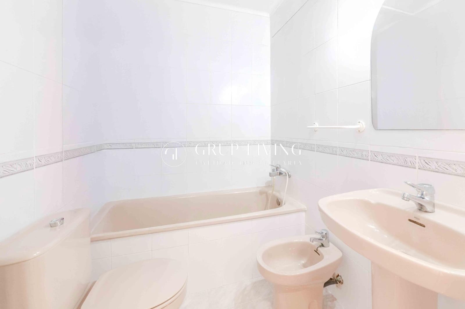 5 soveværelse Villa til salg i Les Botigues de Sitges med garage - € 512.000 (Ref: 9089893)