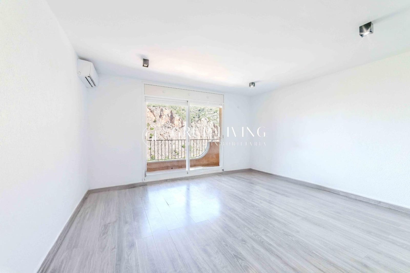 5 soveværelse Villa til salg i Les Botigues de Sitges med garage - € 512.000 (Ref: 9089893)