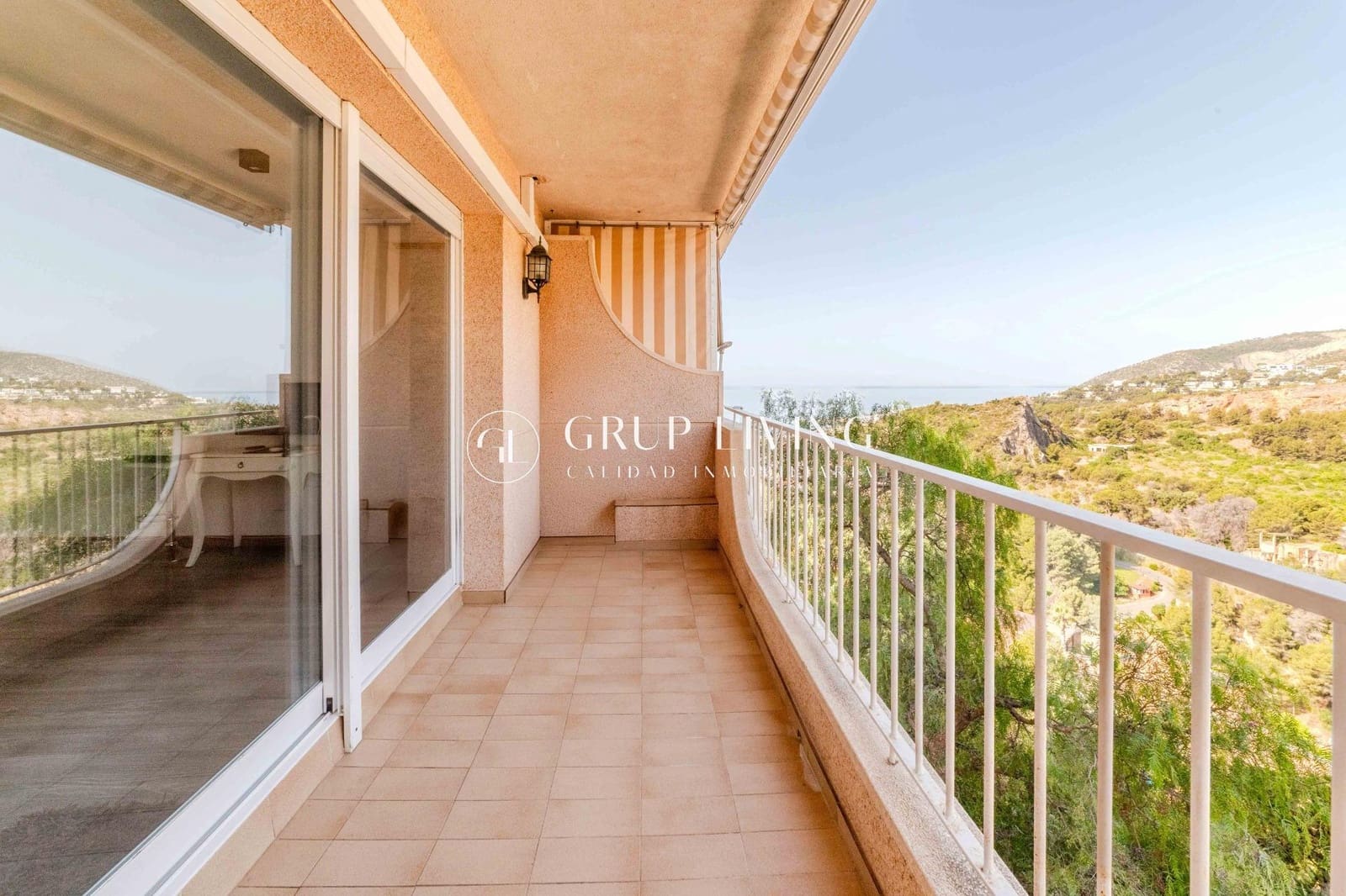 5 soveværelse Villa til salg i Les Botigues de Sitges med garage - € 512.000 (Ref: 9089893)