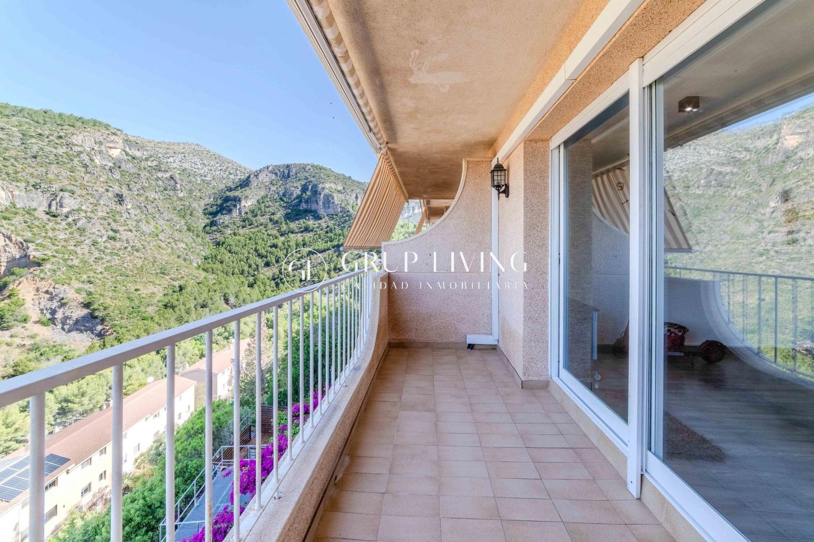 5 soveværelse Villa til salg i Les Botigues de Sitges med garage - € 512.000 (Ref: 9089893)