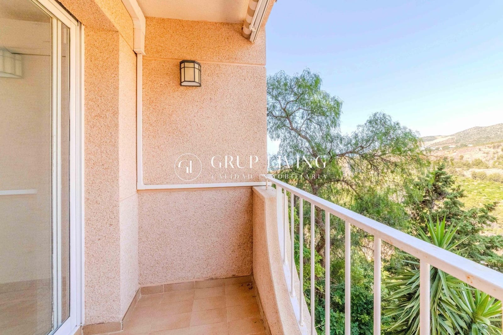 5 soveværelse Villa til salg i Les Botigues de Sitges med garage - € 512.000 (Ref: 9089893)