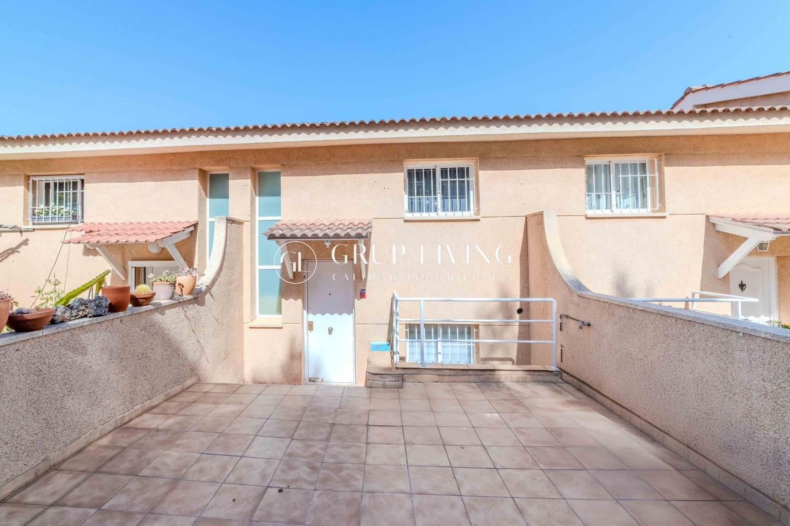 5 soveværelse Villa til salg i Les Botigues de Sitges med garage - € 512.000 (Ref: 9089893)