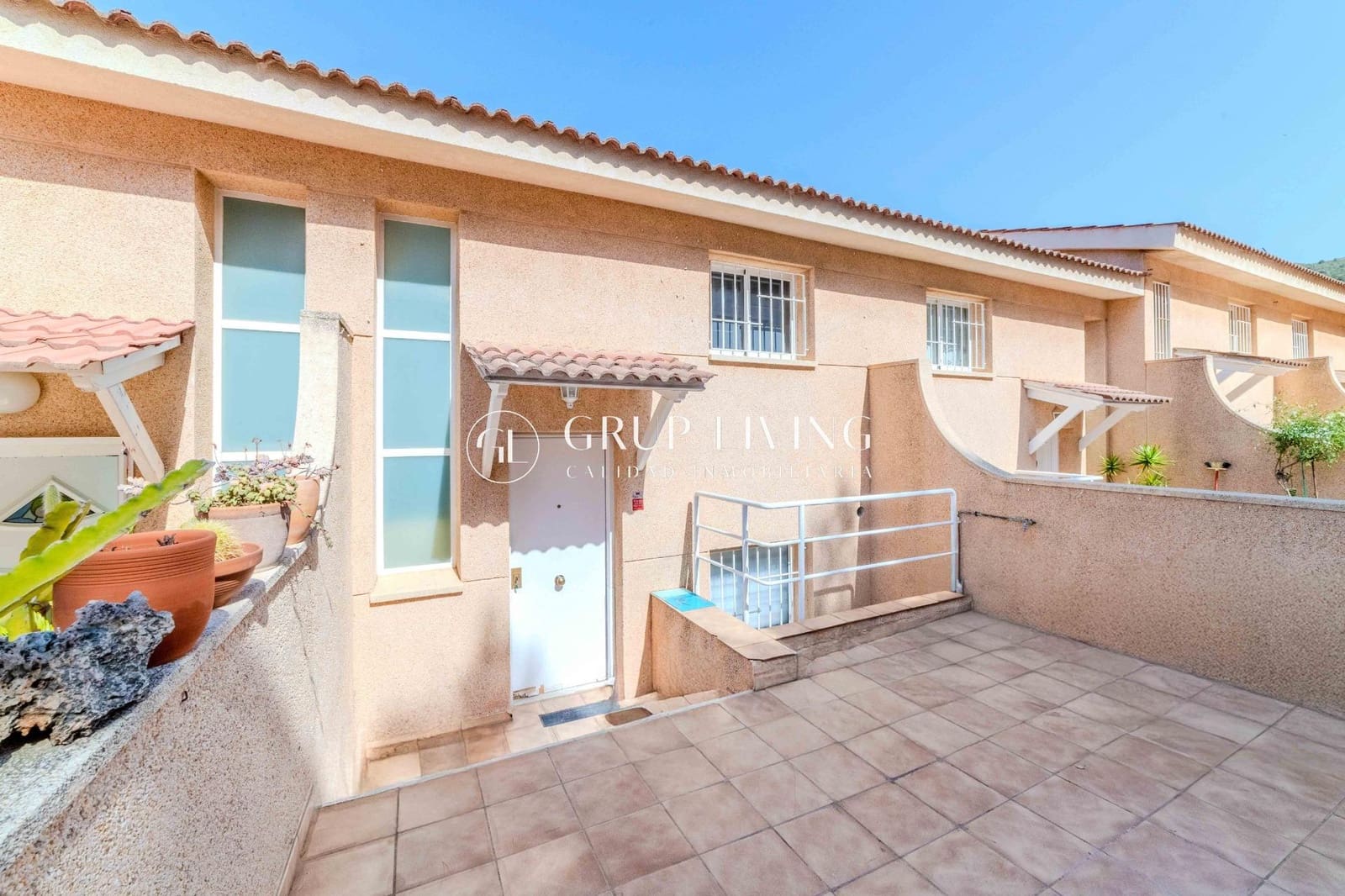 5 soveværelse Villa til salg i Les Botigues de Sitges med garage - € 512.000 (Ref: 9089893)