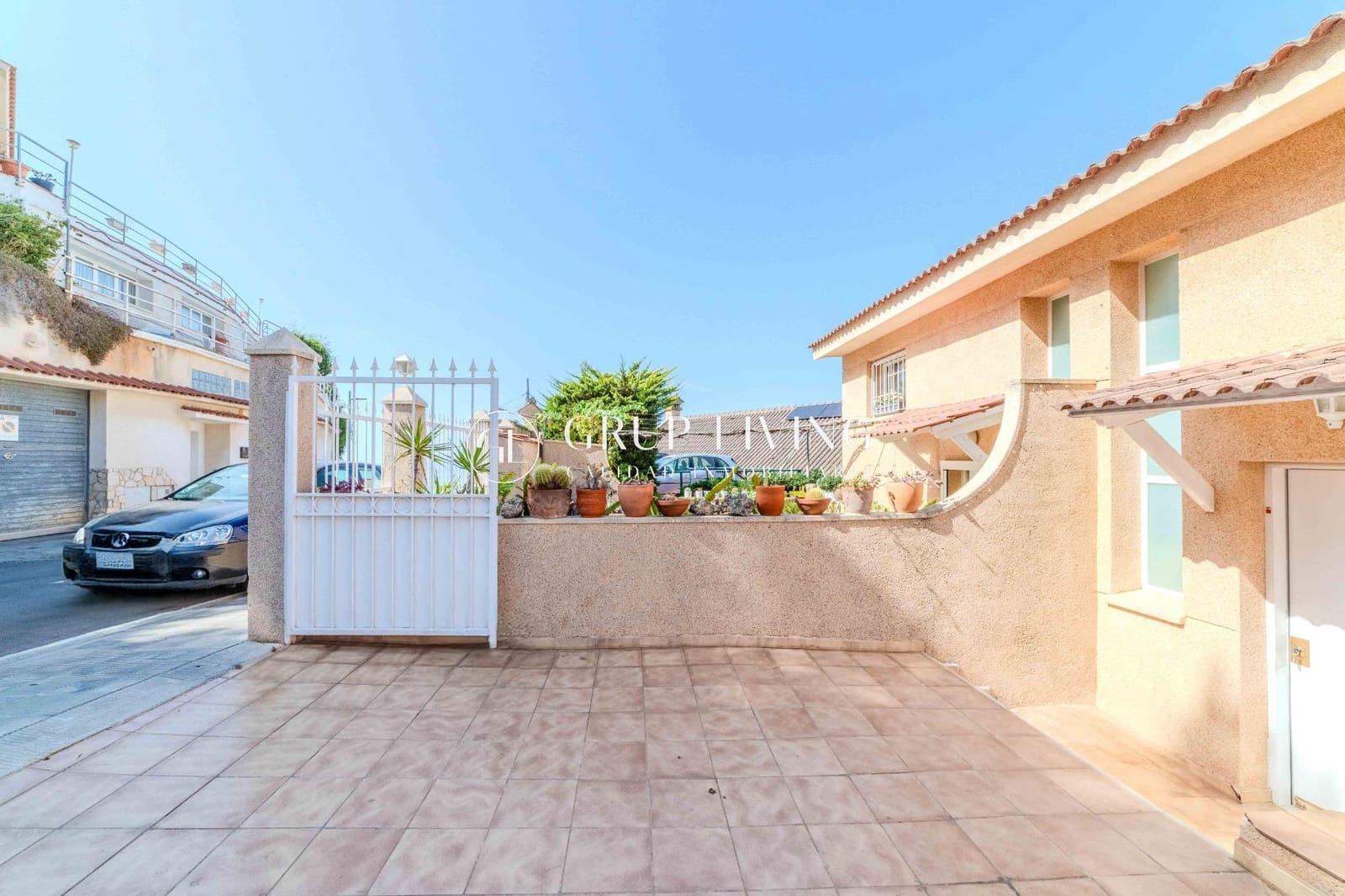 5 soveværelse Villa til salg i Les Botigues de Sitges med garage - € 512.000 (Ref: 9089893)