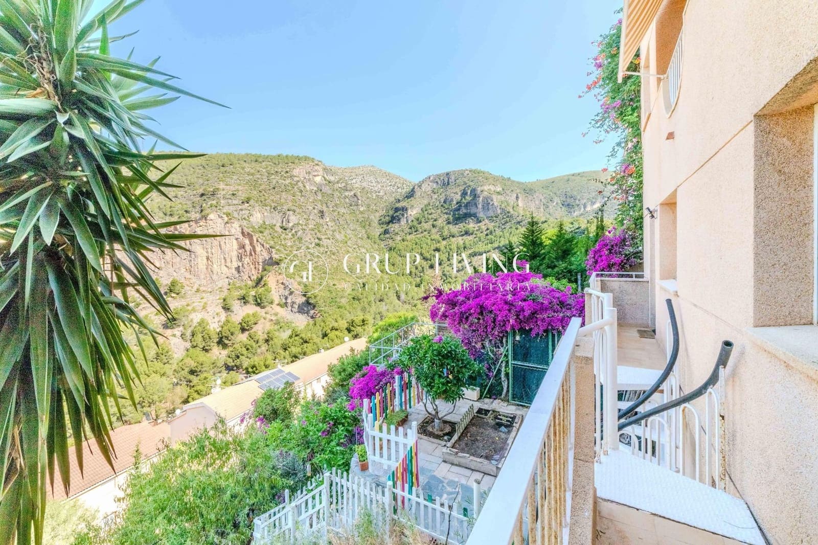 5 soveværelse Villa til salg i Les Botigues de Sitges med garage - € 512.000 (Ref: 9089893)