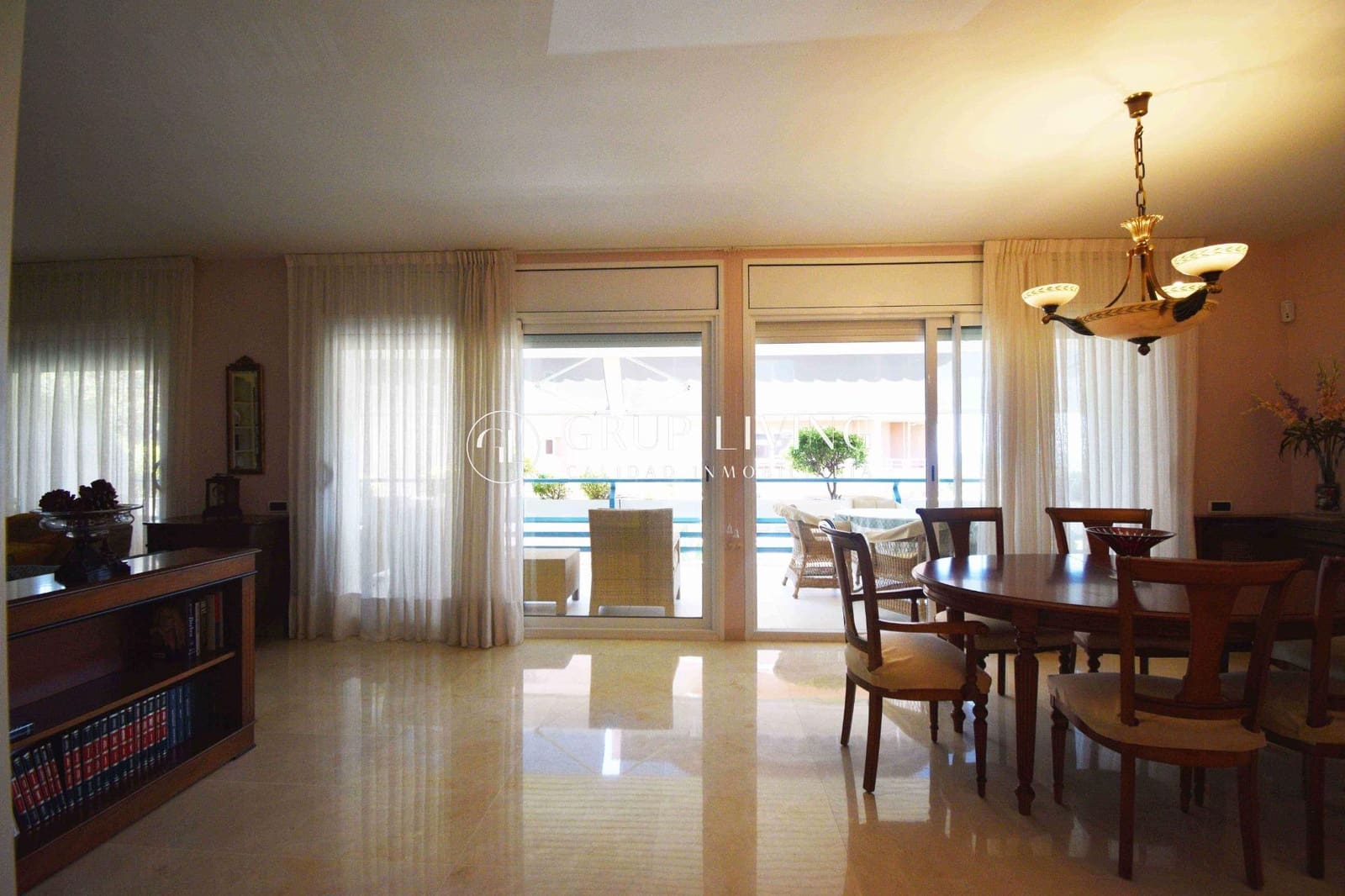 5 bedroom Flat for rent in Sitges with pool garage - € 4,900 (Ref: 9104735)