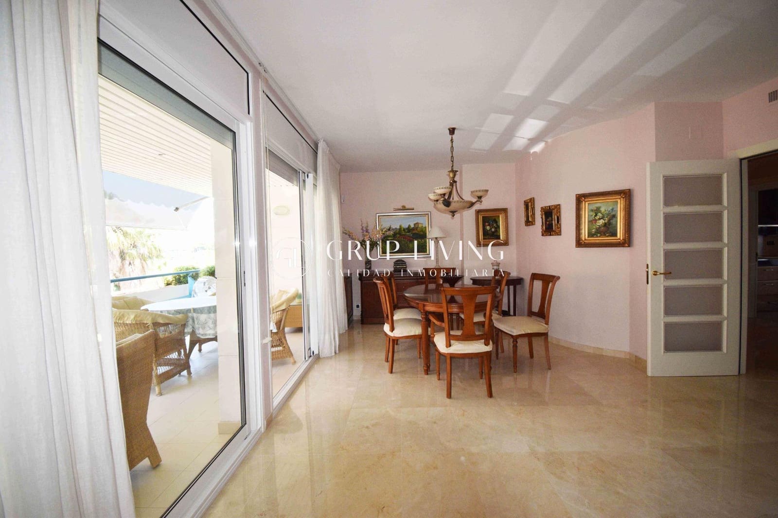 5 bedroom Flat for rent in Sitges with pool garage - € 4,900 (Ref: 9104735)
