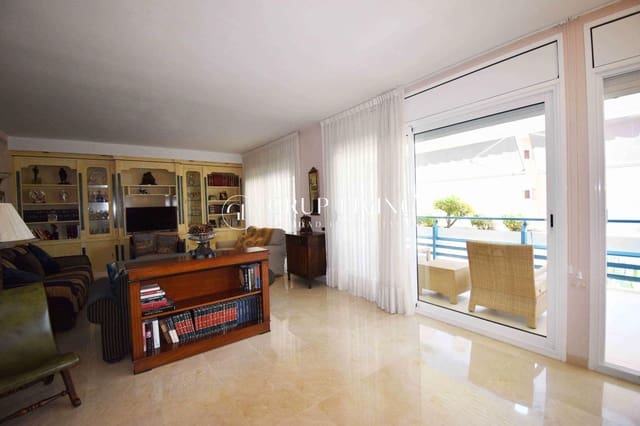 5 bedroom Flat for rent in Sitges with pool garage - € 4,900 (Ref: 9104735)