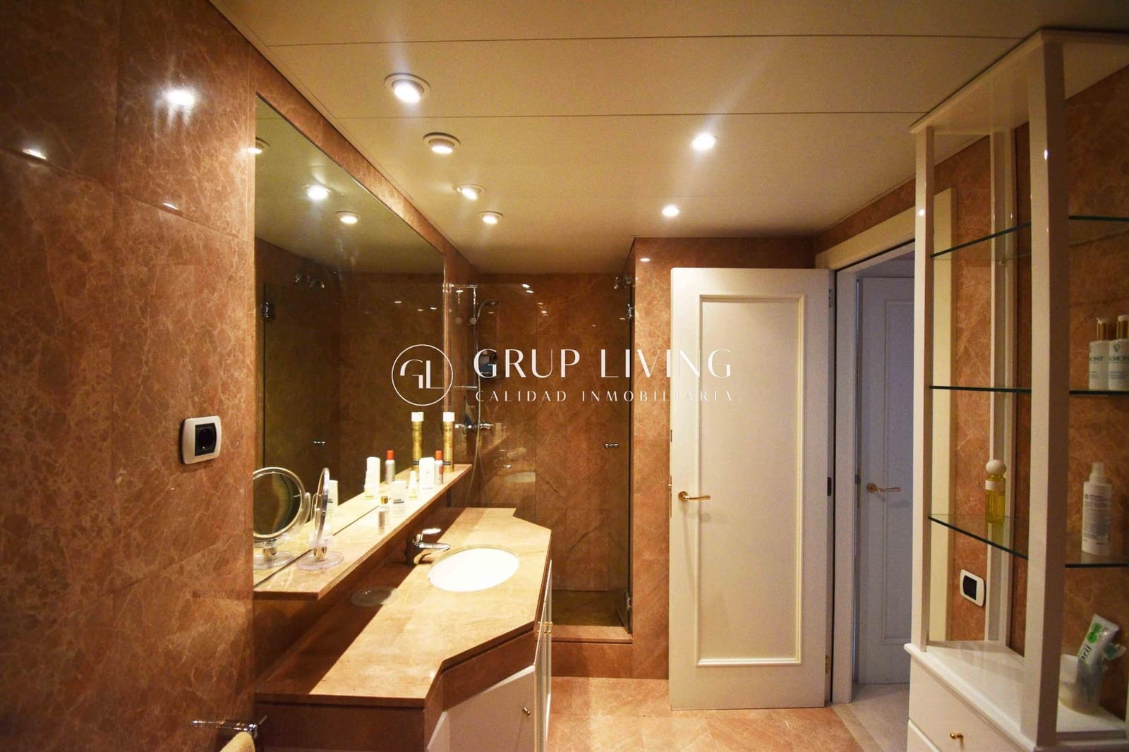 5 bedroom Flat for rent in Sitges with pool garage - € 4,900 (Ref: 9104735)