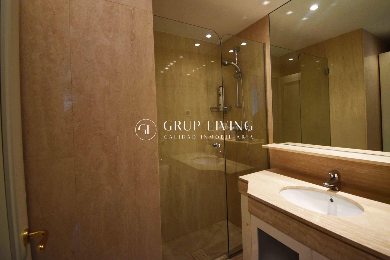 5 bedroom Flat for rent in Sitges with pool garage - € 4,900 (Ref: 9104735)