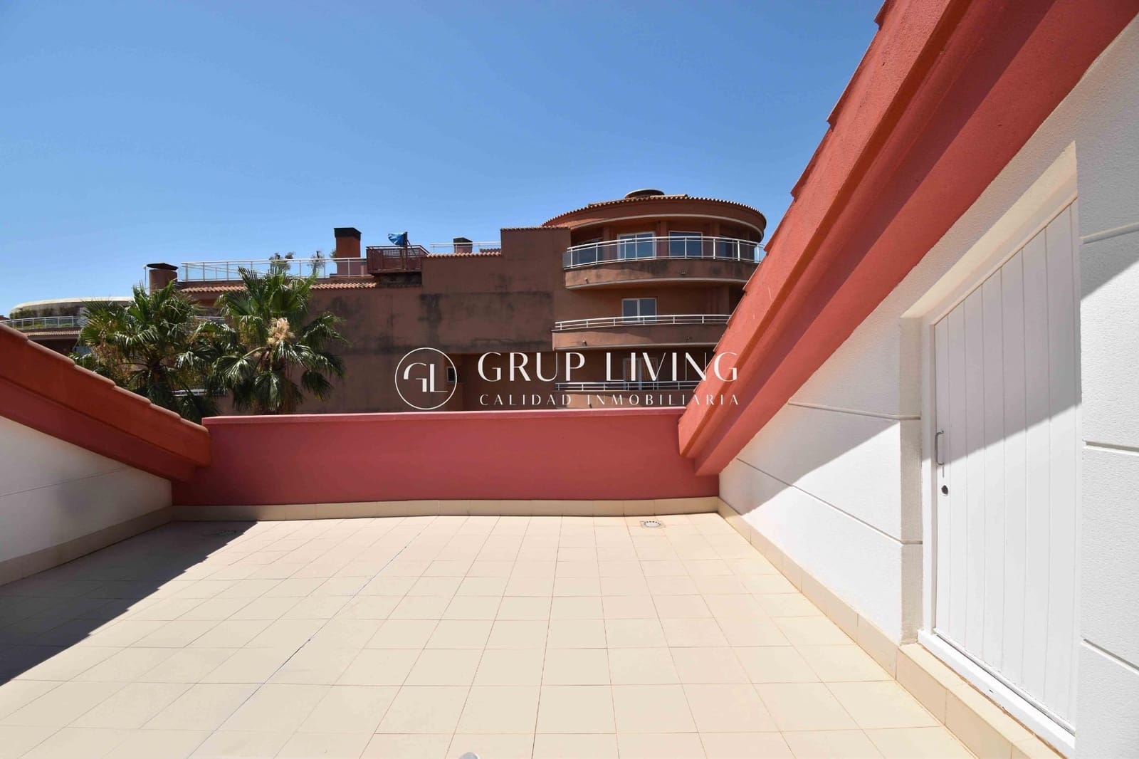 5 bedroom Flat for rent in Sitges with pool garage - € 4,900 (Ref: 9104735)