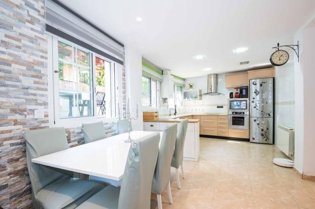 4 Zimmer Wohnung zu verkaufen in Sitges mit Pool Garage - 720.000 € (Ref: 9108814)