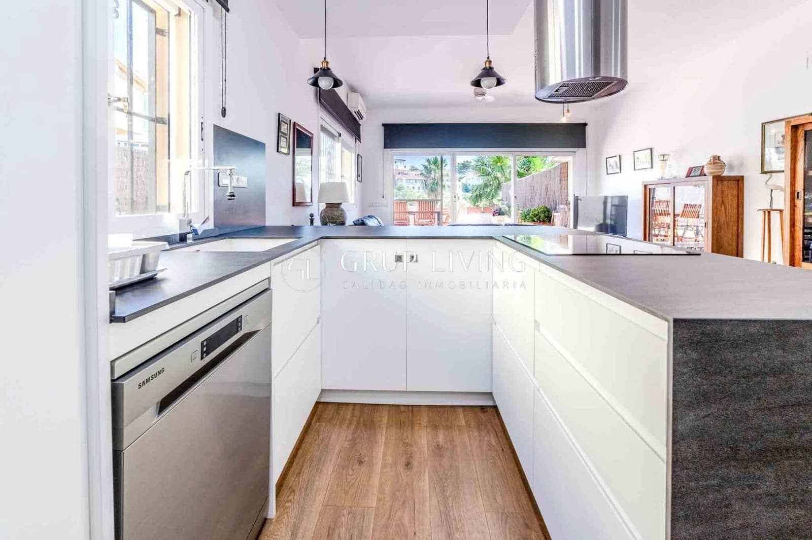 4 soveværelse Lejlighed til salg i Sitges med swimmingpool garage - € 799.000 (Ref: 9128368)