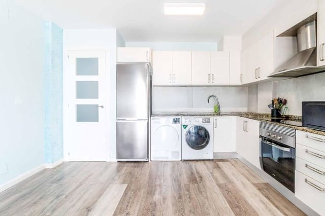 Piso de 2 habitaciones en Cubelles en venta con piscina garaje - 250.000 € (Ref: 9141679)