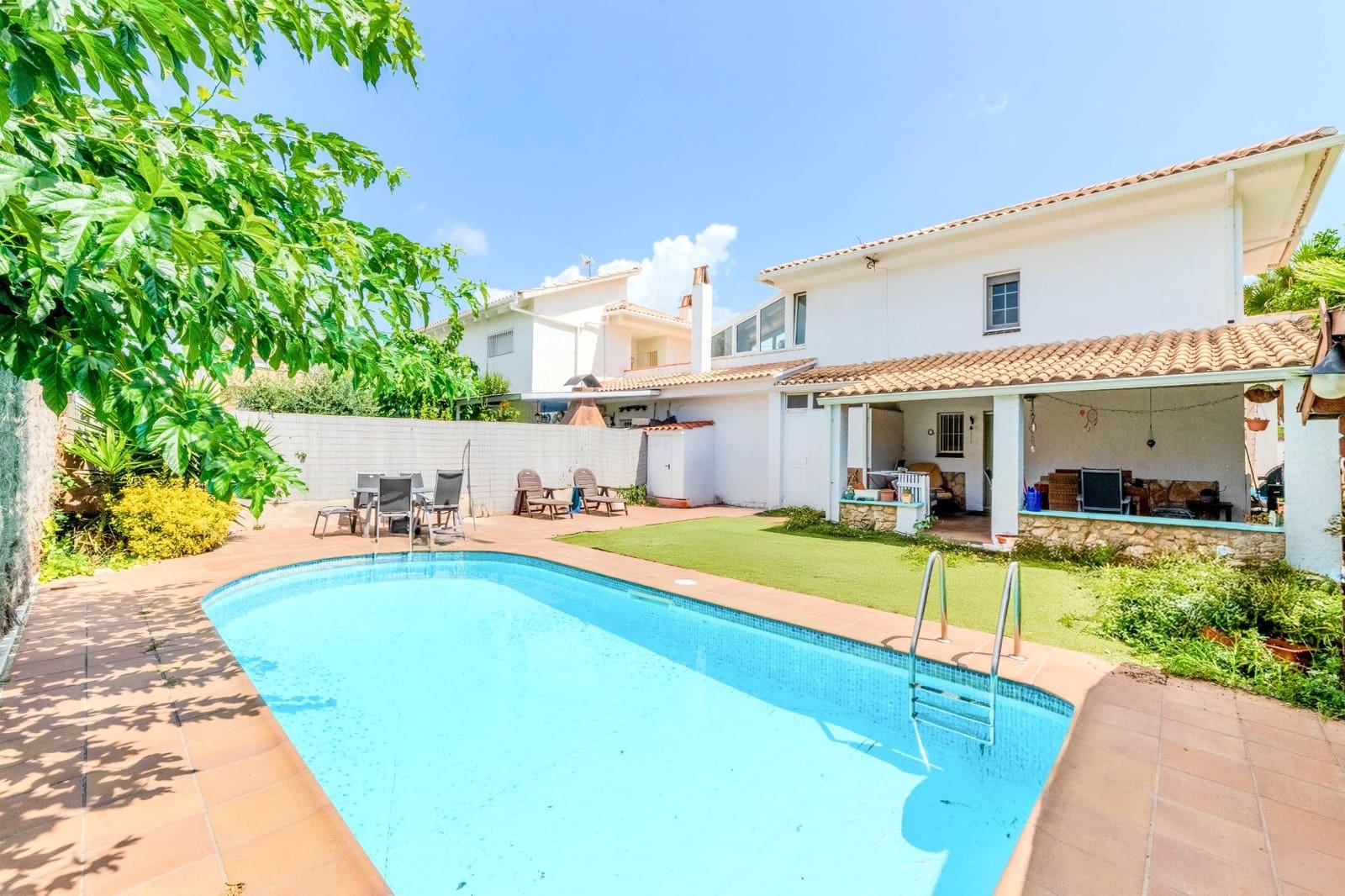 4 slaapkamer Halfvrijstaande villa te koop in Sant Pere de Ribes met zwembad garage - € 550.000 (Ref: 9149394)