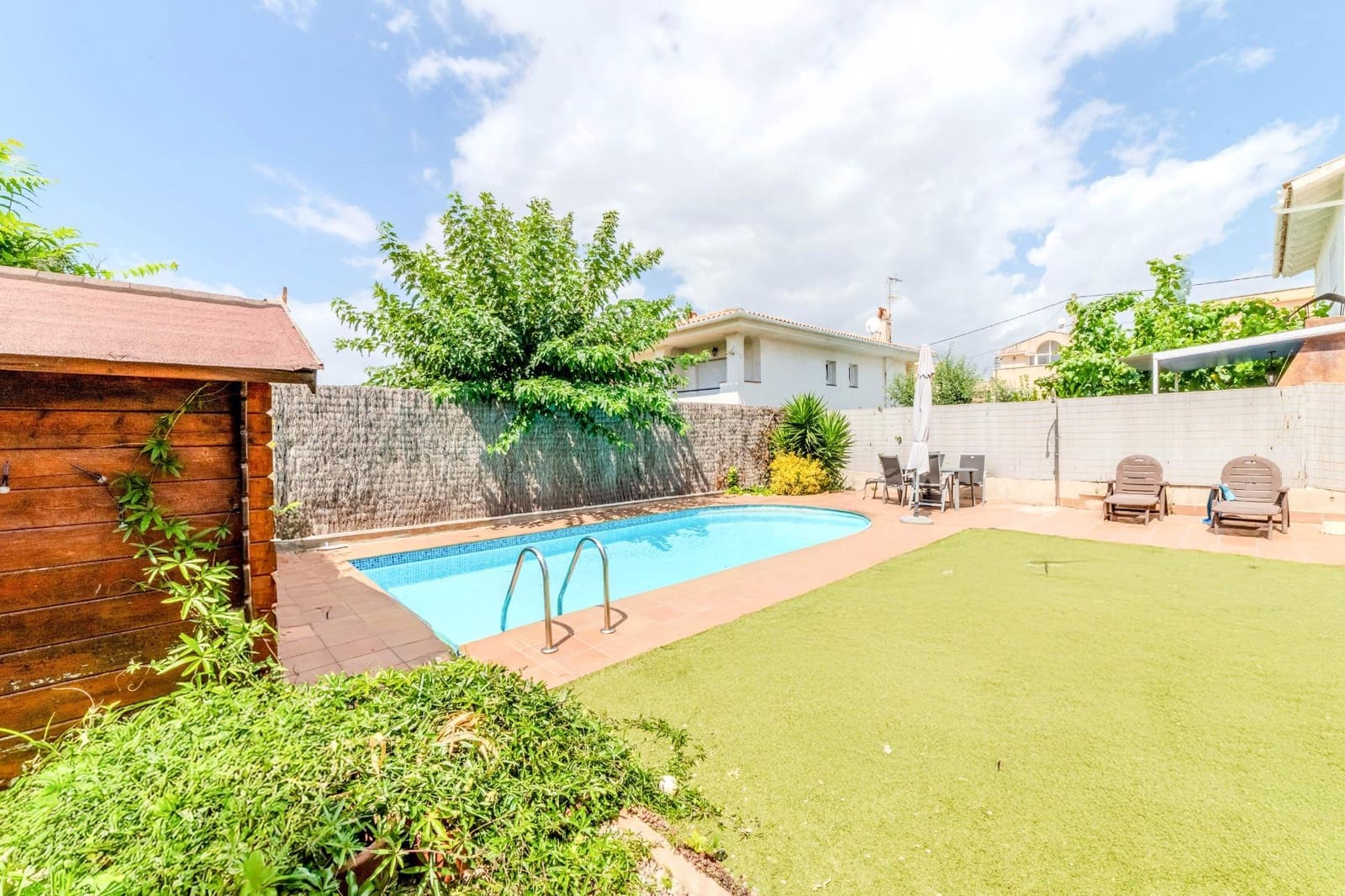 4 slaapkamer Halfvrijstaande villa te koop in Sant Pere de Ribes met zwembad garage - € 550.000 (Ref: 9149394)