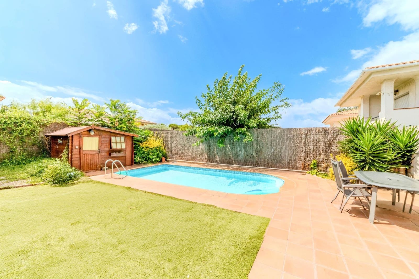 4 slaapkamer Halfvrijstaande villa te koop in Sant Pere de Ribes met zwembad garage - € 550.000 (Ref: 9149394)