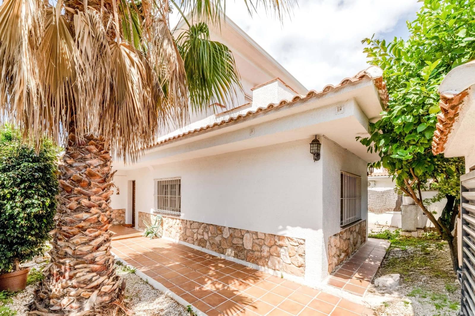 4 slaapkamer Halfvrijstaande villa te koop in Sant Pere de Ribes met zwembad garage - € 550.000 (Ref: 9149394)