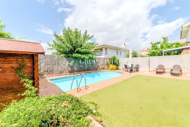 4 quarto Moradia Geminada para venda em Sant Pere de Ribes com piscina garagem - 560 000 € (Ref: 9149394)