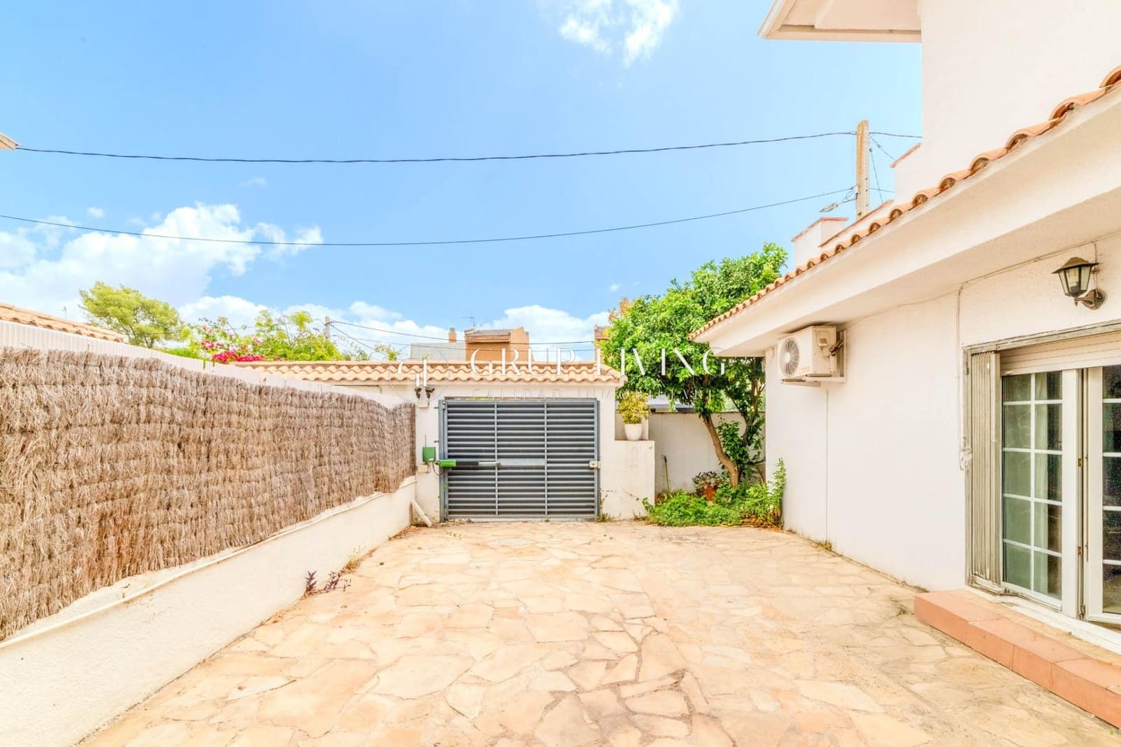 Pareado de 4 habitaciones en Sant Pere de Ribes en venta con piscina garaje - 560.000 € (Ref: 9149394)