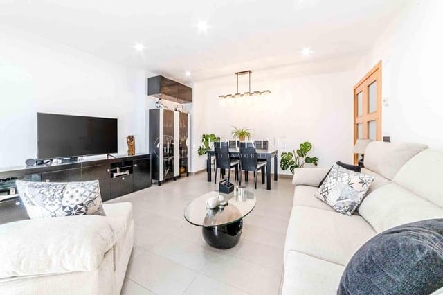 3 bedroom Flat for sale in Les Cabanyes with garage - € 325,000 (Ref: 9220096)