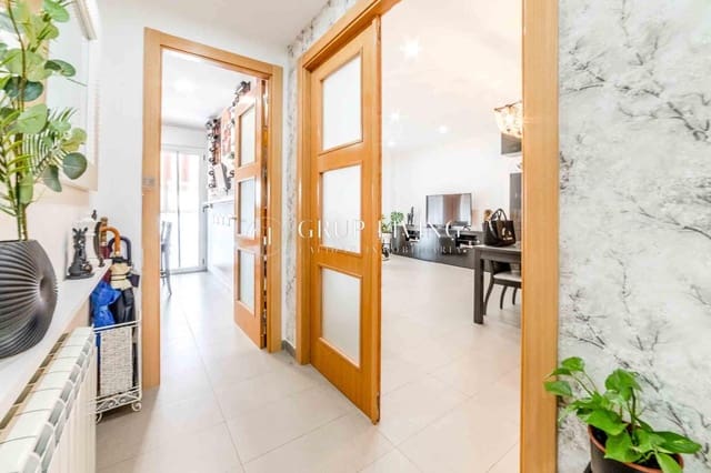 3 bedroom Flat for sale in Les Cabanyes with garage - € 325,000 (Ref: 9220096)