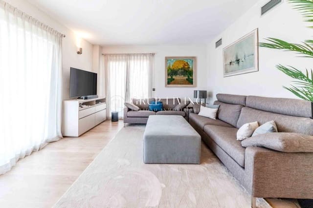 4 bedroom Flat for sale in Sitges with pool garage - € 925,000 (Ref: 9232666)