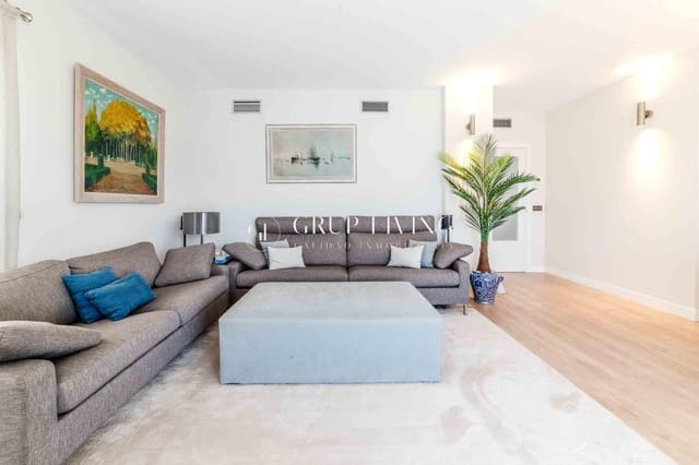 4 bedroom Flat for sale in Sitges with pool garage - € 925,000 (Ref: 9232666)