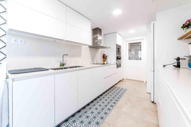 4 bedroom Flat for sale in Sitges with pool garage - € 925,000 (Ref: 9232666)