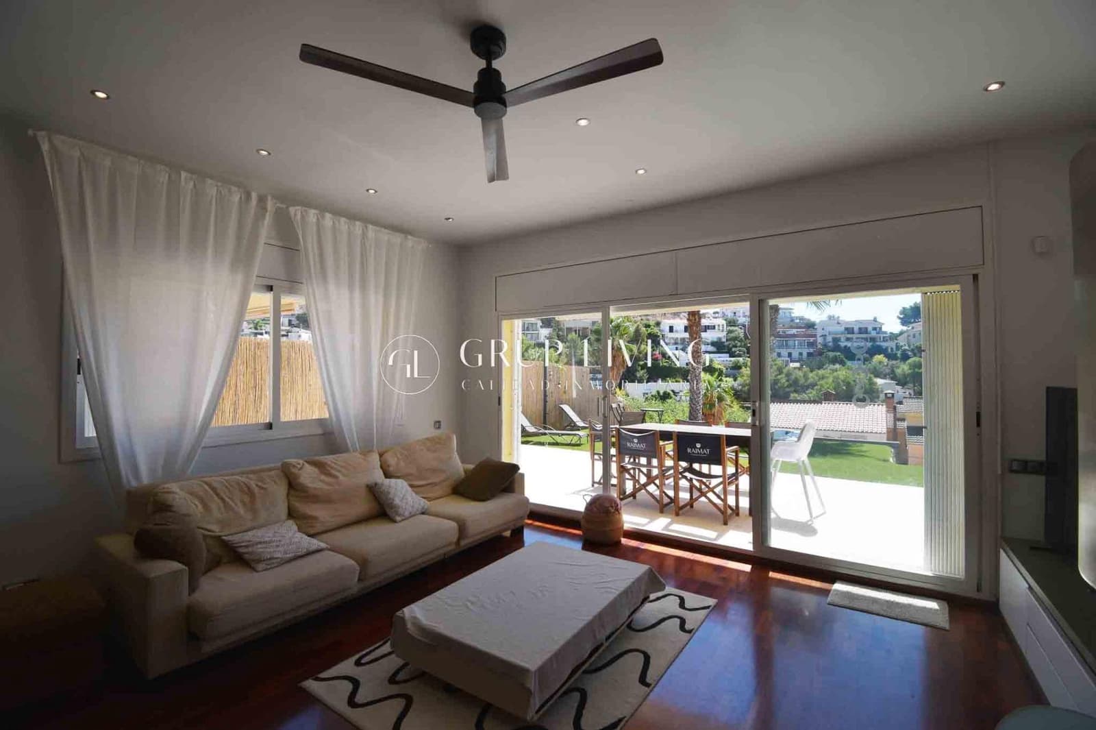 4 soveværelse Semi-Rækkehus til leje i Sitges med swimmingpool - € 3.800 (Ref: 9240053)