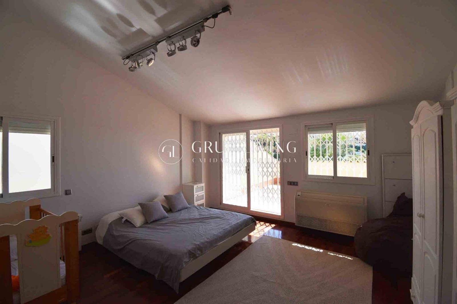 4 soveværelse Semi-Rækkehus til leje i Sitges med swimmingpool - € 3.800 (Ref: 9240053)