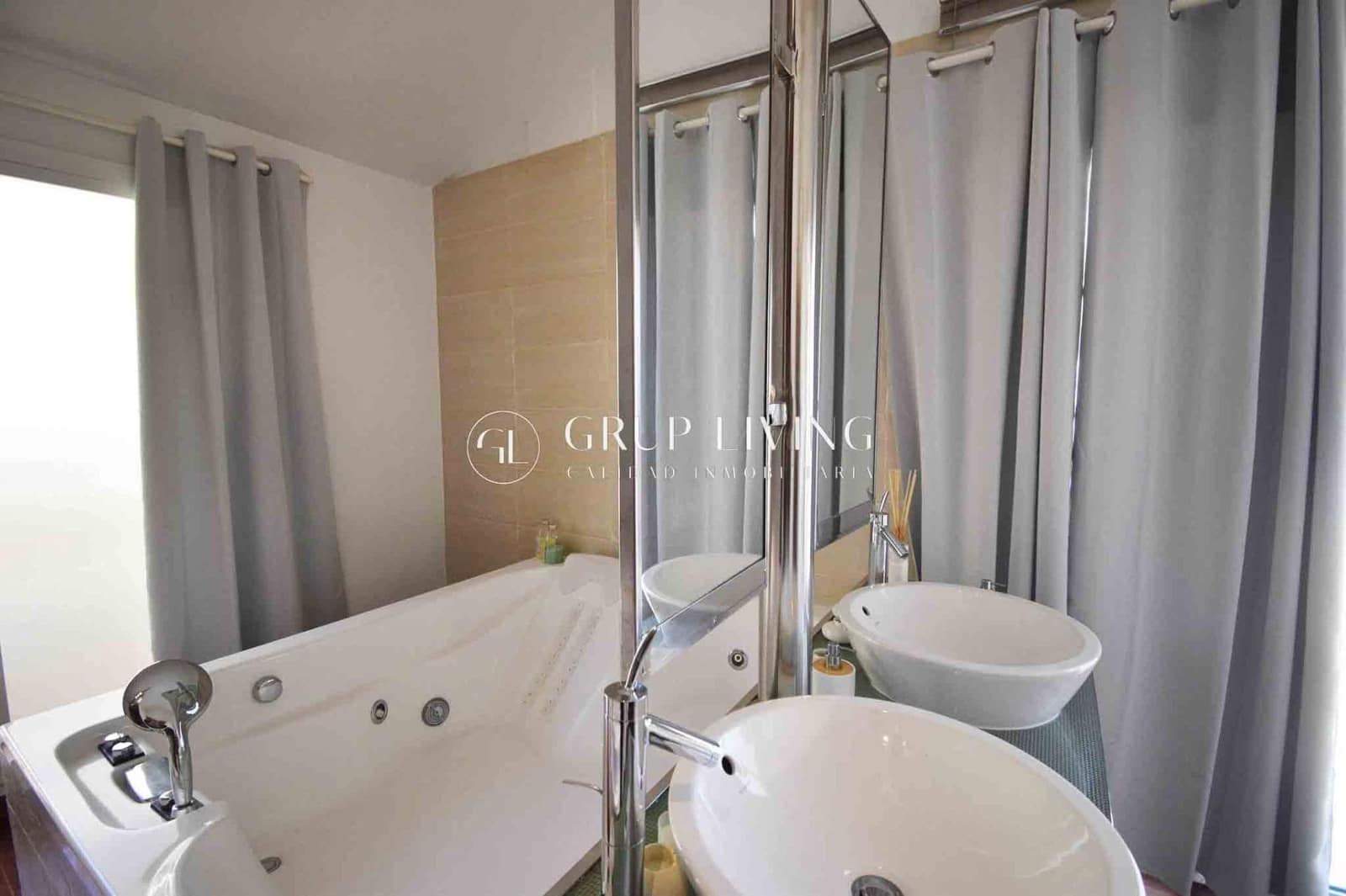 4 soveværelse Semi-Rækkehus til leje i Sitges med swimmingpool - € 3.800 (Ref: 9240053)