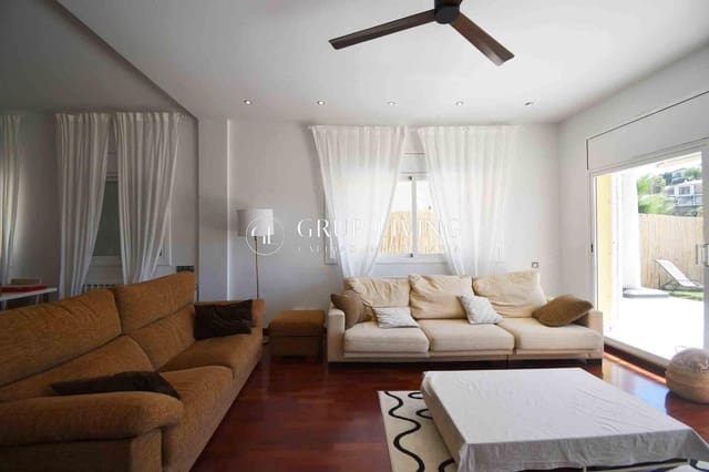 4 bedroom Semi-detached Villa for rent in Sitges with pool - € 3,800 (Ref: 9240053)